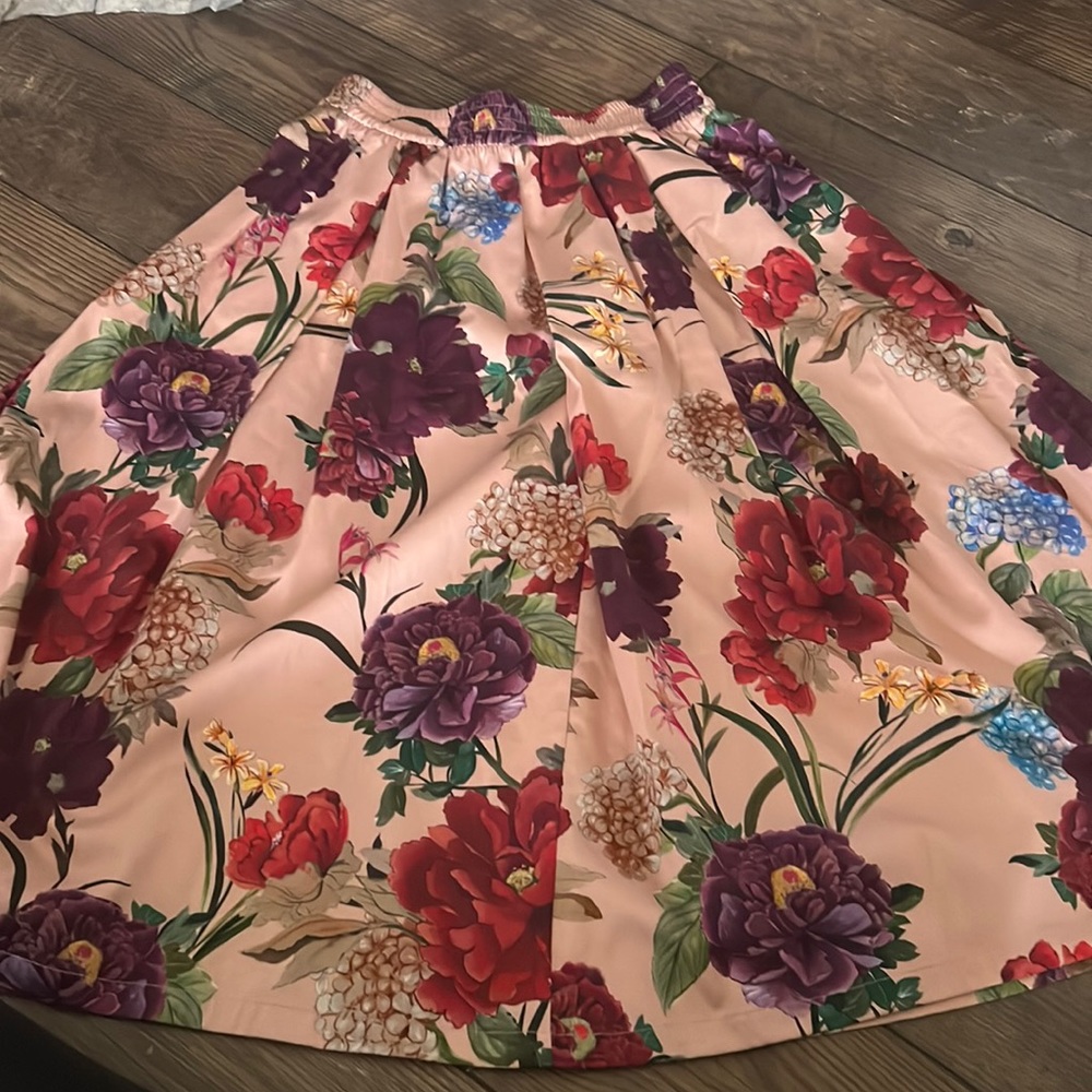 Zara Women floral skirt- size M
